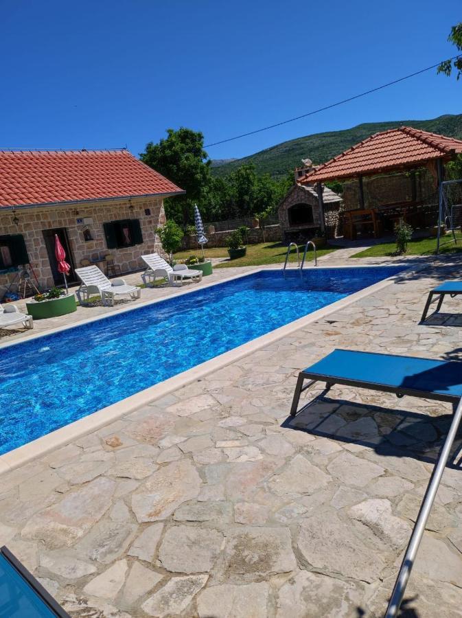 Вілла Nikini Dvori Gradac  Екстер'єр фото