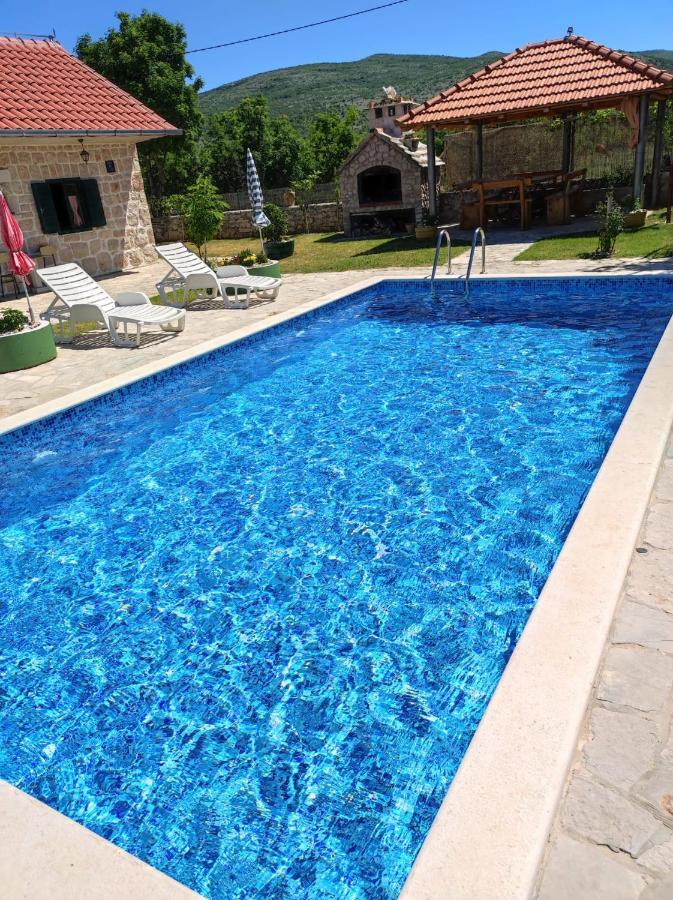 Вілла Nikini Dvori Gradac  Екстер'єр фото