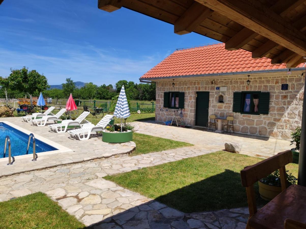 Вілла Nikini Dvori Gradac  Екстер'єр фото