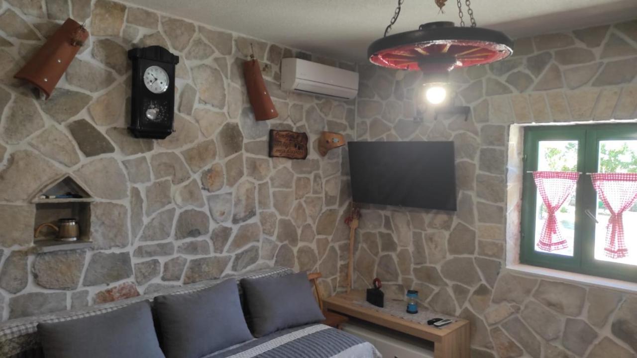 Вілла Nikini Dvori Gradac  Екстер'єр фото