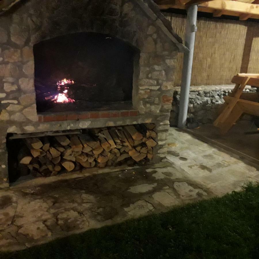 Вілла Nikini Dvori Gradac  Екстер'єр фото